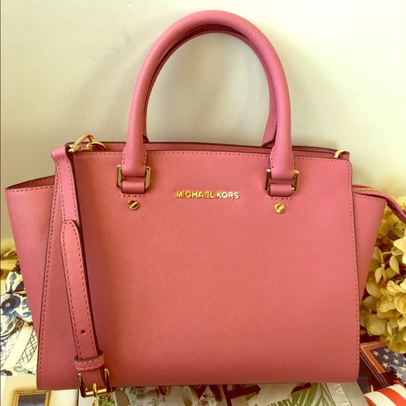 Michael Kors Handbags - Michael Kors Tulip Medium Selma Satchel